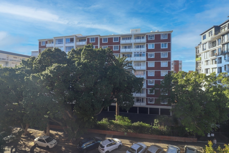 2 Bedroom Property for Sale in Sea Point Western Cape